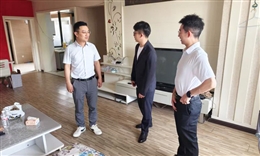 乐天使集团总经理走进职工宿舍 倾听职工心声