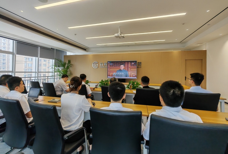 乐天使集团集中观看阅兵式 凝聚金融国企奋进力量